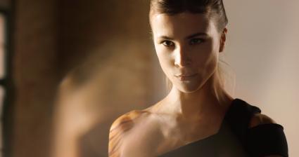 Ungezähmter Lebensgenuss: Aylin Tezel für Magnum Double