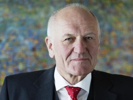 Milchgipfel bei Bundesminister Schmidt: Nüssel begrüßt Branchendialog (FOTO)