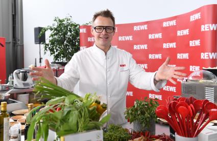 REWE bleibt Ernährungspartner des DFB: Strategische Partnerschaft bis 2018 verlängert (FOTO)