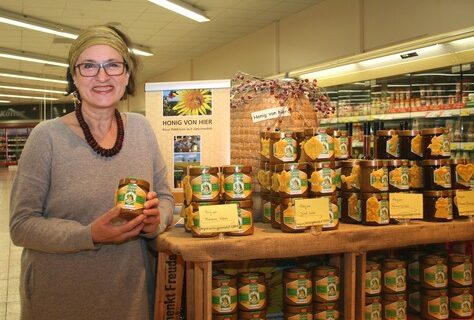 90 Jahre „Echter Deutscher Honig“ – Tradition, die man sieht und schmeckt / „Tag der deutschen Imkerei“ ganz im Zeichen des Naturproduktes (FOTO)