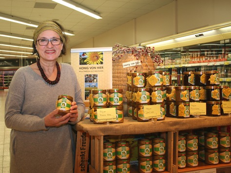 90 Jahre „Echter Deutscher Honig“ – Tradition, die man sieht und schmeckt / „Tag der deutschen Imkerei“ ganz im Zeichen des Naturproduktes (FOTO)