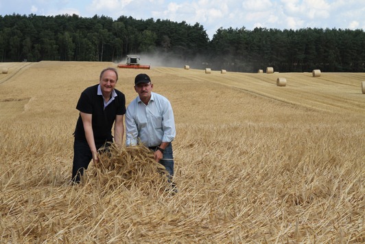 Getreideernte 2016 hat begonnen – Deutsche Bauern erwarten durchschnittliche Erträge – Brandenburg: Starkregen reduziert Ertrag (FOTO)