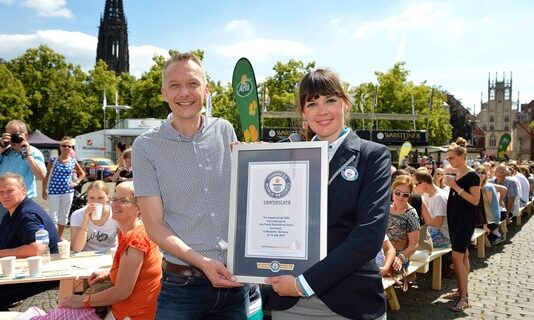 211,82 Meter Picknickerlebnis mitten in Münster / Arla Kærgården® knackt Weltrekord (FOTO)