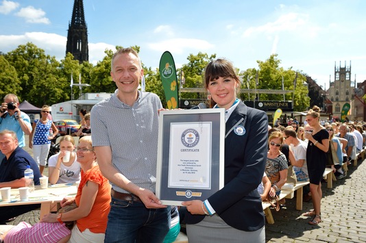211,82 Meter Picknickerlebnis mitten in Münster / Arla Kærgården® knackt Weltrekord (FOTO)