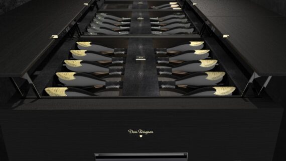 Auctionata und Dom Pérignon versteigern limitierte Auflage der „Malle Plénitude“-Trunks in exklusiver Online-Auktion (FOTO)