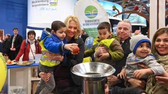 Bundesfamilienministerin Schwesig auf der IGW 2017 (FOTO)