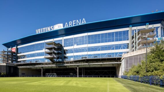 Brauerei bleibt für mindestens zehn weitere Jahre Namensgeber 
der Veltins-Arena (FOTO)
