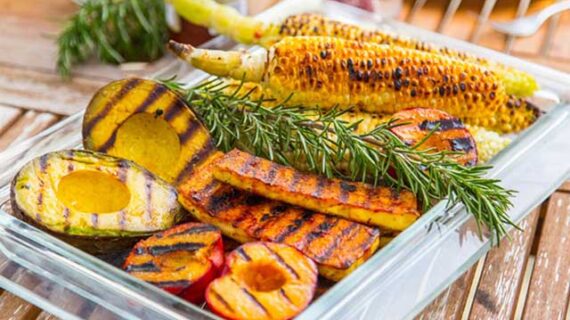 Das American-BBQ: Grillen über heißen Flammen an kalten Tagen