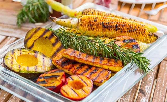 Das American-BBQ: Grillen über heißen Flammen an kalten Tagen