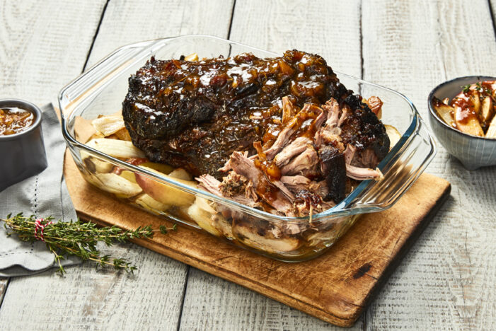 Pulled Pork auf Schmoräpfeln in Pyrex Irresistible