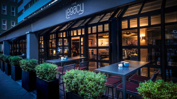 250 Tage The Legacy Bar & Grill: Die neue Institution im Frankfurter Bahnhofsviertel kommt an