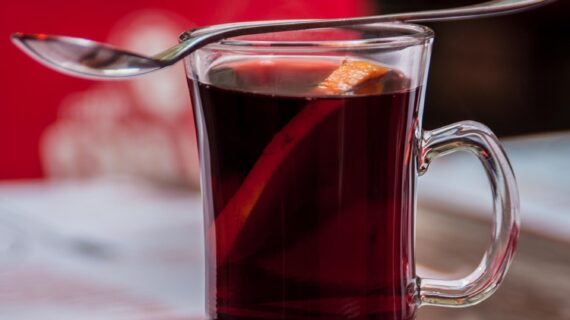 Ein winterlicher Erdbeerpunsch