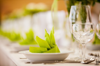Praktische und qualitative Servietten für den täglichen Hotel- und Gastronomiebedarf