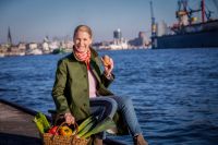 Butter bei die Fische! NORDSEE und Cornelia Poletto suchen das beste Fischbrötchen zum Weltfischbrötchentag