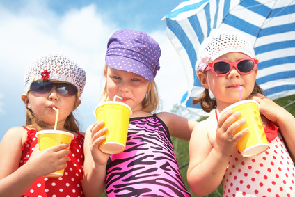 Individuell bedruckte Trink-, Eis- und Smoothiebecher für das Sommergeschäft