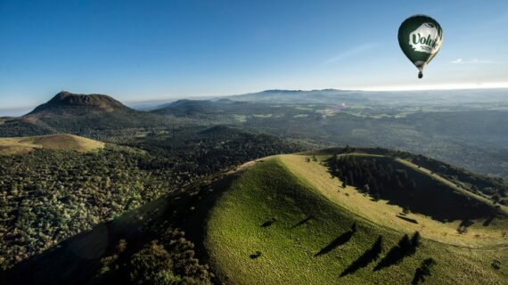 Die Vulkankette Chaine des Puys, Ursprung des natürlichen Mineralwassers Volvic, wird von der UNESCO zum Weltnaturerbe erklärt (FOTO)