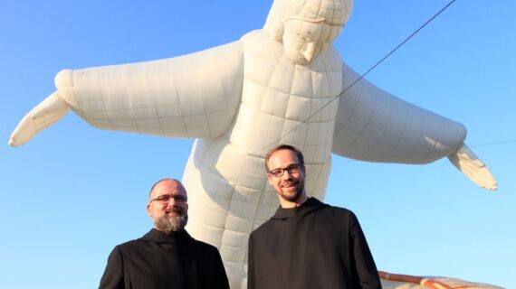 Sonderform „Cristo Redentor“ zu Gast in Warstein / 70 Ballone hoben beim Außenstart in Paderborn ab / Special Shape aus Brasilien feiert bei 28. WIM Premiere (FOTO) Sonderform „Cristo Redentor“ zu Gast in Warstein / 70 Ballone hoben beim Außenstart in Paderborn ab / Special Shape aus Brasilien feiert bei 28. WIM Premiere (FOTO)