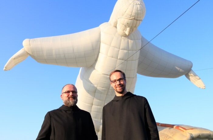 Sonderform „Cristo Redentor“ zu Gast in Warstein / 70 Ballone hoben beim Außenstart in Paderborn ab / Special Shape aus Brasilien feiert bei 28. WIM Premiere (FOTO)