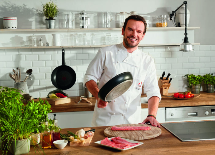 „Unschlagbar robust, für perfektes Braten“: Neue Tefal-Pfannenserie So Tough empfohlen von Starkoch Steffen Henssler