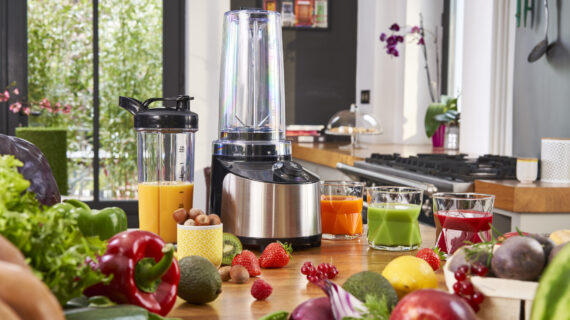Luft raus, Power rein: Der neue Krups Freshboost Vakuum Standmixer to go bewahrt Vitamine von Obst und Gemüse