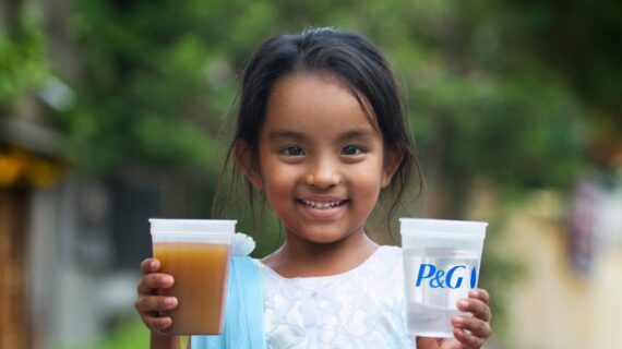 Gemeinsame Spendenaktion von Procter& Gamble und real zum 
„Children-s Safe Drinking Water“-Programm geht weiter (FOTO)