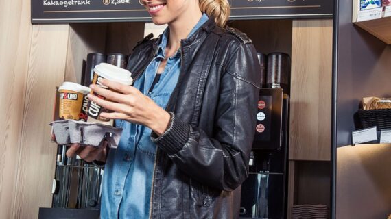 Mit jeder Tasse Gutes tun / JET Tankstellen unterstützen die CUP&CINO Foundation (FOTO)