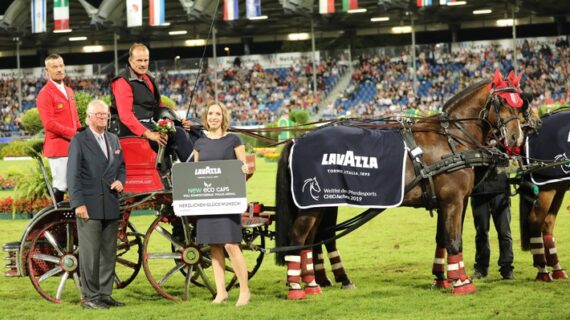 Ein exzellenter Wettkampf – Lavazza auf dem Weltfest des Pferdesports:
Beim diesjährigen CHIO Aachen überraschte die italienische Kaffeemarke mit neuem Highlight beim Lavazza-Cup (FOTO)