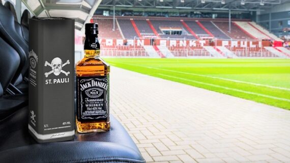 Neue limitierte Geschenkbox von JACK DANIEL-S und dem FC St. Pauli / JACK DANIEL-S Tennessee Whiskey in limitierter FC St. Pauli-Geschenkbox ab Ende August erhältlich (FOTO)