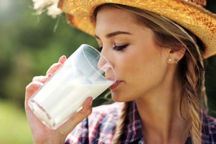 Experten raten zu regelmäßigem Milch-Konsum (FOTO)