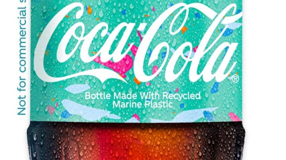 Neue Technologie nutzt Meeresplastik* für Coca-Cola Flasche / Innovation zeigt das Potential von Recycling (FOTO) Neue Technologie nutzt Meeresplastik* für Coca-Cola Flasche / Innovation zeigt das Potential von Recycling (FOTO)