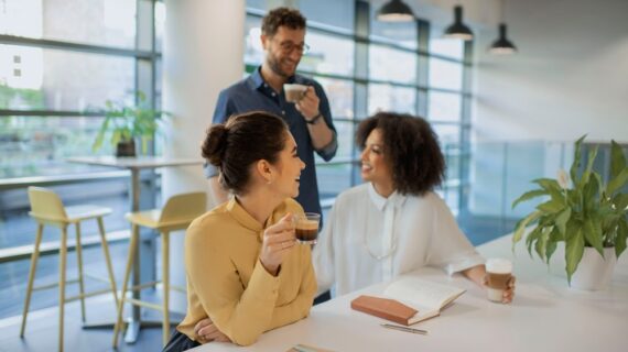 Gefahr für New Work Konzepte: Mitarbeiter wünschen sich Face-to-Face-Kommunikation, bekommen sie aber nicht / Studie von Nespresso Professional zeigt, wo es im modernen Büro hakt (FOTO)