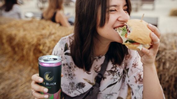 28 BLACK voll im veganen Trend / Energy Drink 28 BLACK auf allen VeggieWorld Messen 2020 in Deutschland (FOTO)