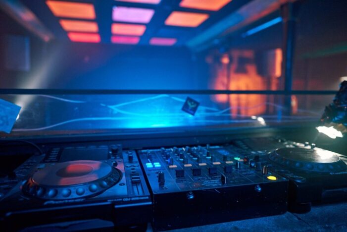 Rettende Ideen für das Nachtleben: Jägermeister initiiert „DENKATHON“ / Vertreter der Gastro-, Club-, Kultur- und Nightlife-Branche treffen Schwarmintelligenz für gemeinsame Lösungsansätze (FOTO)