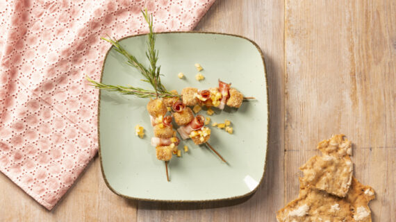 Fingerfood mit Alpenflair: Käsespießchen mit Stilfser g.U. Käse Fingerfood mit Alpenflair: Käsespießchen mit Stilfser g.U. Käse