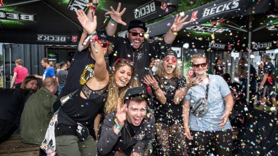 AB InBev unterstützt Gastronom:innen deutschlandweit bei Wiedereröffnung / Mit zusätzlichen 50 Verkaufswagen unterstützt AB InBeV Deutschland vom 04.-06. Juni Partner:innen in vielen deutschen Städten (FOTO)