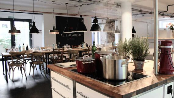 Kölner Eventagentur erweitert Location-Portfolio um Miet-Kochstudio
