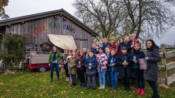 Eine Woche auf dem Schulbauernhof: Güstrower Schlossquell schickt Schülerinnen und Schüler auf Klassenfahrt