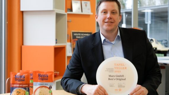 2 Millionen Mahlzeiten: Ben“s Original erhält den Tafel-Teller für besonderes Engagement