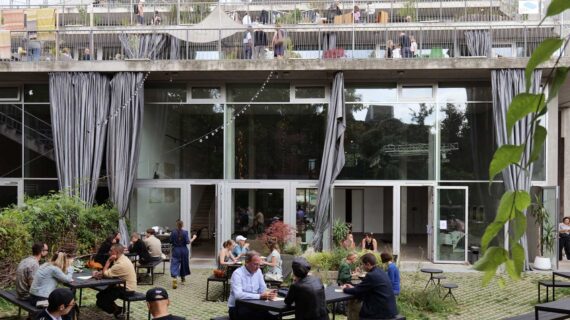 Holistische Gastronomie in preisgekrönter Architektur: Lobe Lokal mit veganer Küche und innovativem Konzept