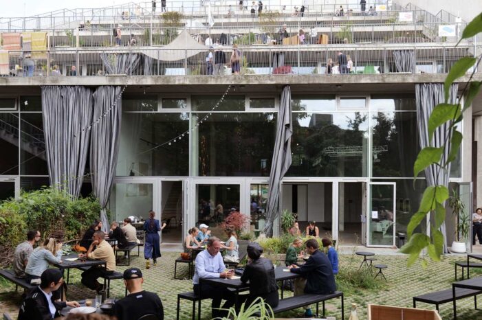 Holistische Gastronomie in preisgekrönter Architektur: Lobe Lokal mit veganer Küche und innovativem Konzept Holistische Gastronomie in preisgekrönter Architektur: Lobe Lokal mit veganer Küche und innovativem Konzept