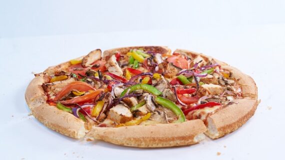 Domino’s führt als erste QSR-Kette in Deutschland den Nutri-Score ein und launcht eine A-Pizza