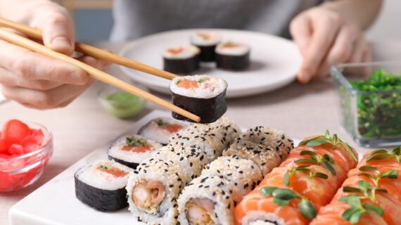Jung, gesund, global: Sushi-Trend belebt Fischkonsum