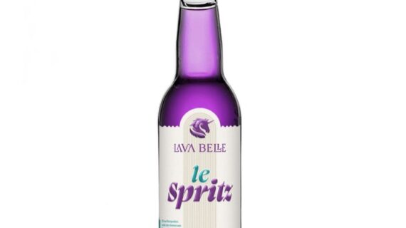Lav’a Belle – der erste lila Aperitif setzt neue Maßstäbe in der GastronomieNeuheit: Le Spritz – der lila Ready-to-Drink Aperitif