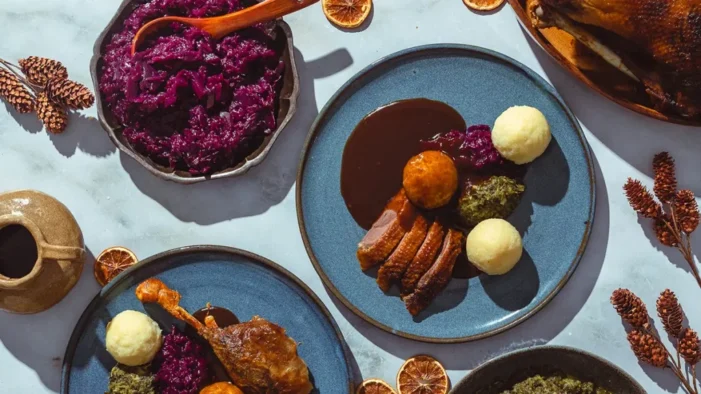 getvoila liefert Weihnachtsmenüs von Spitzenköchen deutschlandweit direkt an den festlich gedeckten Esstisch.