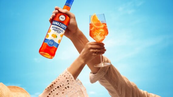 Orangig trifft bitter: Ramazzotti Aperitivo Arancia 0.0% ist der erfrischende und alkoholfreie Trend-Aperitif des Sommers 2025