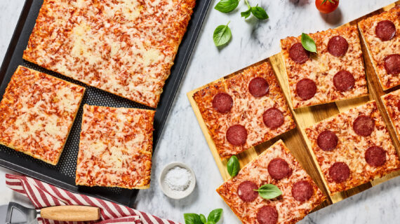 Pizza-Genuss vom Blech Pizza-Genuss vom Blech