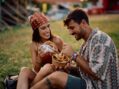 Ananas auf die Pizza? Swipe right! / Too Good To Go enthüllt in Dating-Umfrage wie wichtig kulinarische Vorlieben in der Liebe sind