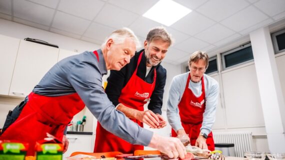 Jürgen Klopp besucht brotZeit-Frühstück in Frankfurt / DVAG setzt sich für ein ausgewogenes Schulfrühstück ein