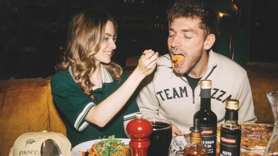 Wer zahlt, wer teilt – und warum das Restaurant der perfekte Matchmaker ist