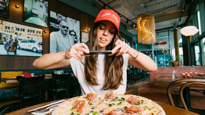 Vanessa Mai und L’Osteria servieren den Frühling auf einem Teller – mit einer neuen Pizza-Kreation